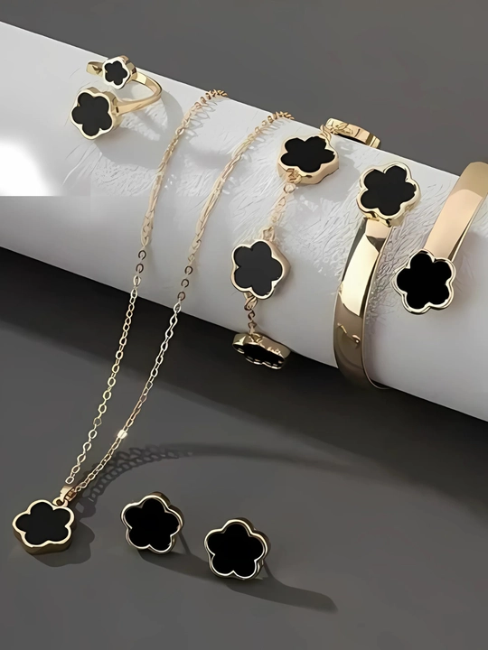 Van Cleef Ayollar uzugi, kulon va sirgalar, bilakuzuk to'plamida Van Cleef uslubida 5x1