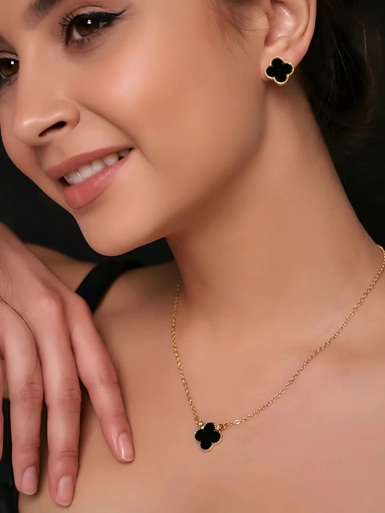 Van Cleef Ayollar uzugi, kulon va sirgalar, bilakuzuk to'plamida Van Cleef uslubida 5x1