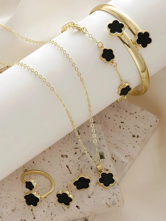 Van Cleef Ayollar uzugi, kulon va sirgalar, bilakuzuk to'plamida Van Cleef uslubida 5x1