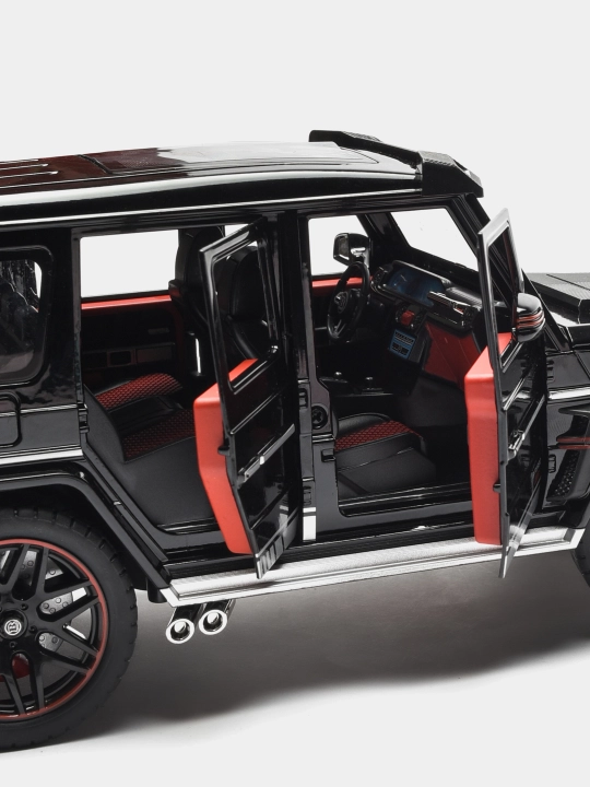 Металлический игрушечный автомобиль Mercedes Benz BRABUS G800 1:18, со звуком, светом и дымом