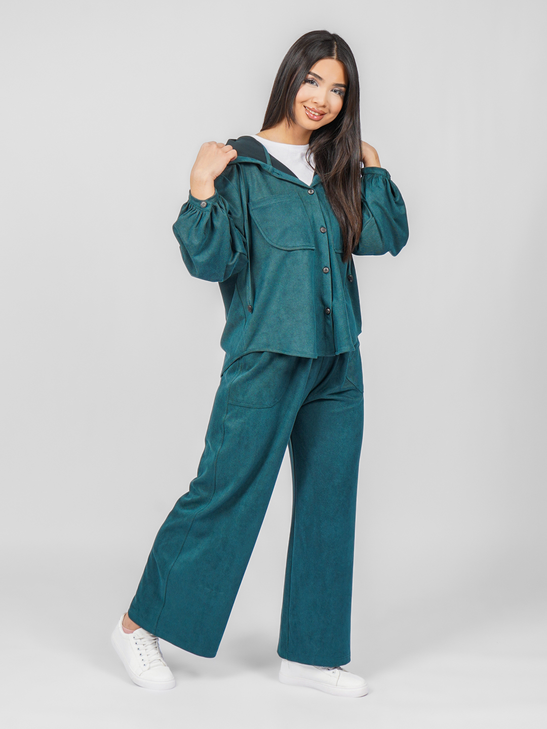 Toliq figurali etuk yalangoch ayollar