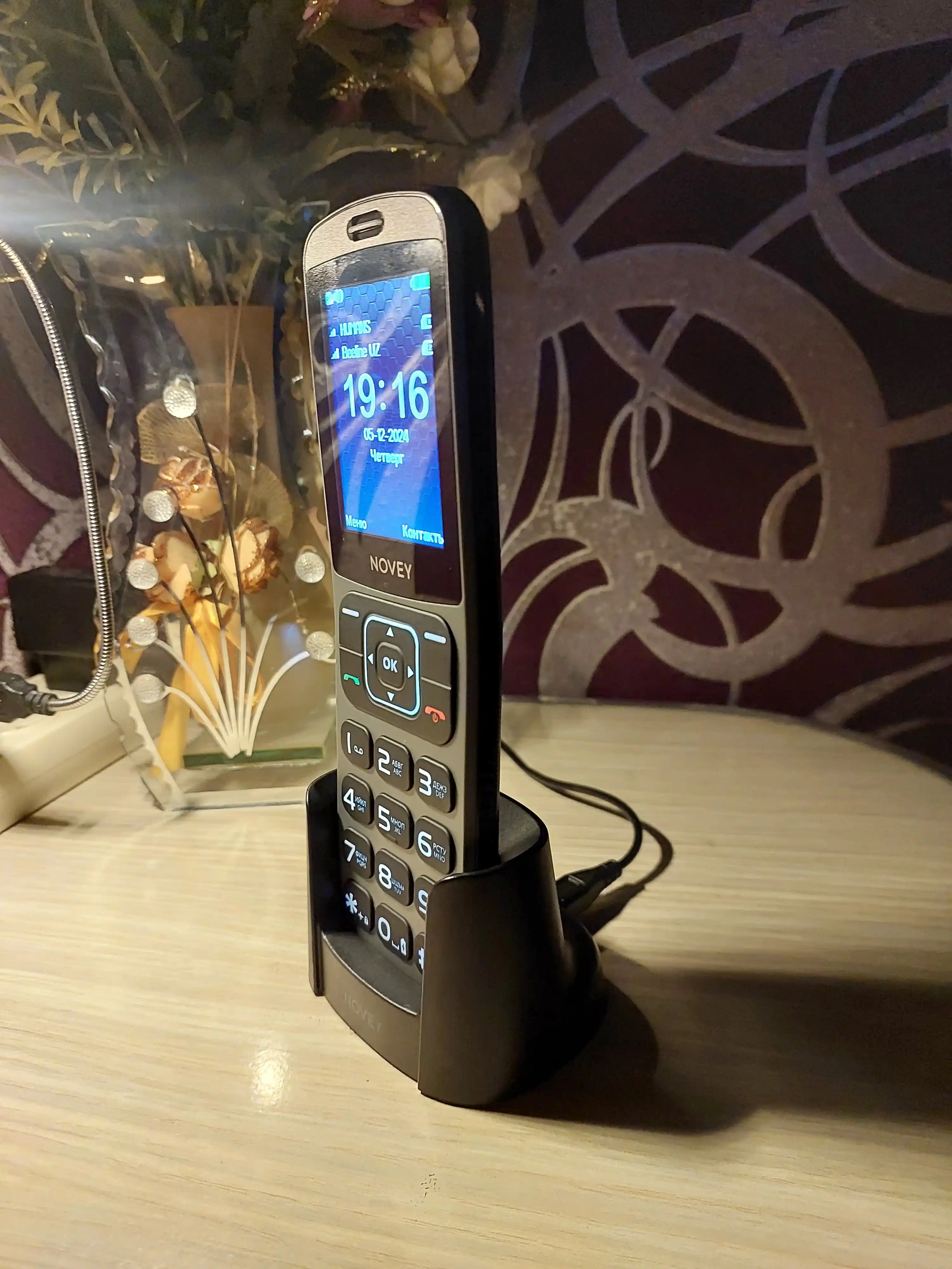 Мобильный телефон Novey D10 для пожилых, с базой для зарядки, SOS, фонарик, 2 SIM