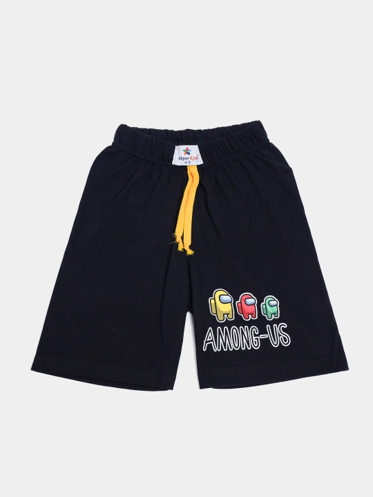 O'g'il bola uchun yozgi kostyum. Futbolka + shortilar