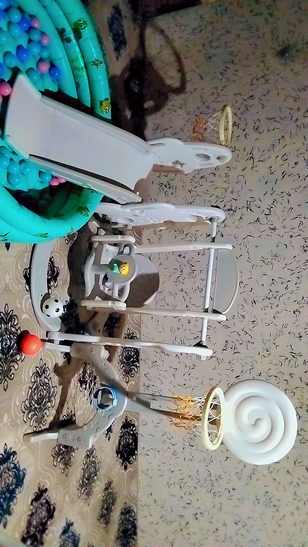 Игровой комплекс, горка, качели,баскетбольное кольцо, бассейн с шариками, детская площадка
