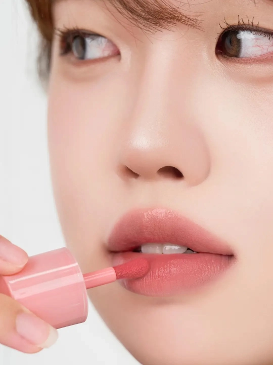 Водостойкий, увлажняющий тинт с естественным финишем Rom&nd Bare Water Tint