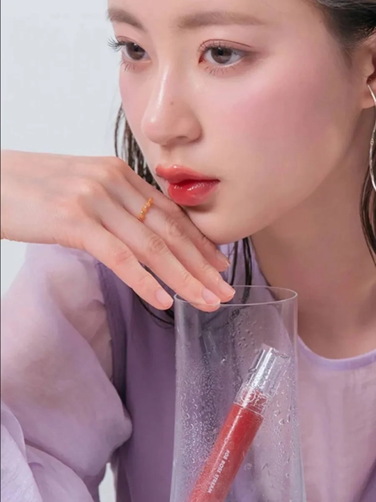 Shisha lablar effektiga ega yaltiroq tint Rom&nd Glasting Water Tint