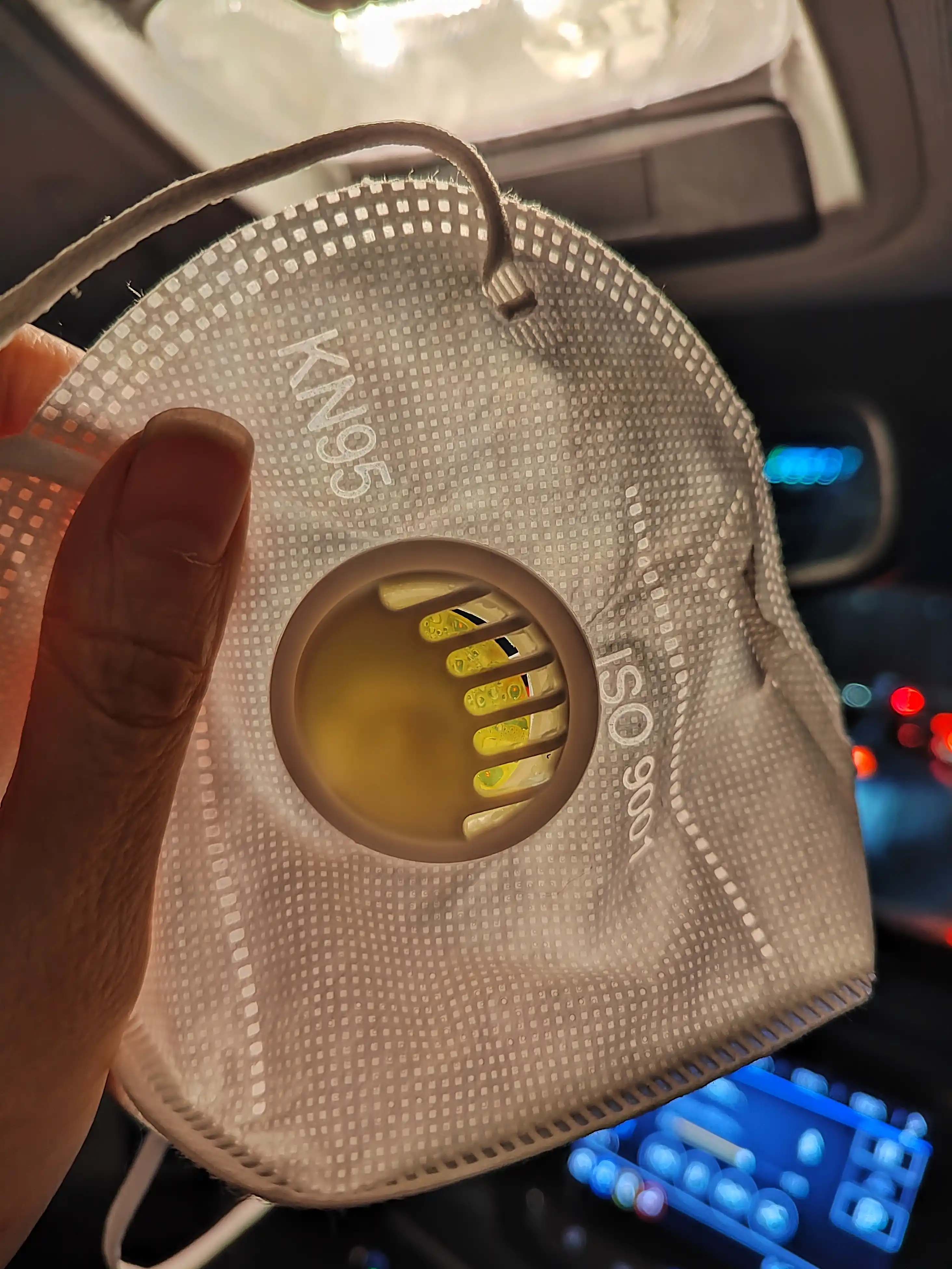 Tibbiy niqob, klapanli respirator KN 95