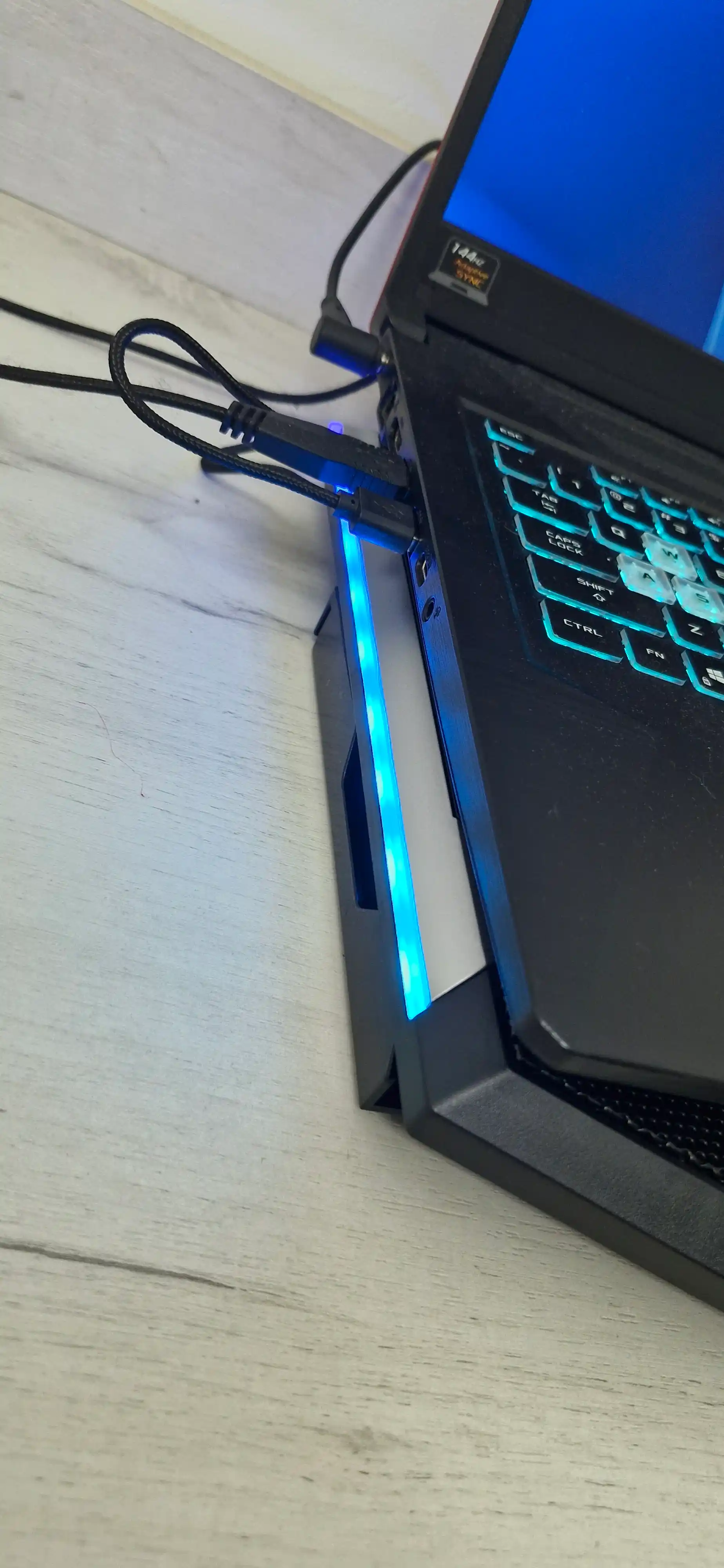 2E GAMING sovutgichli noutbuk tagligi, 14"-17.3," LED yoritgich, kuchli