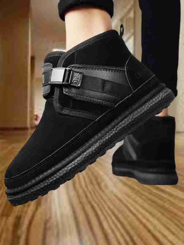 Kopgina erkaklar uning mushukiga kiradi Kopgina erkaklar uning mushukiga kiradi