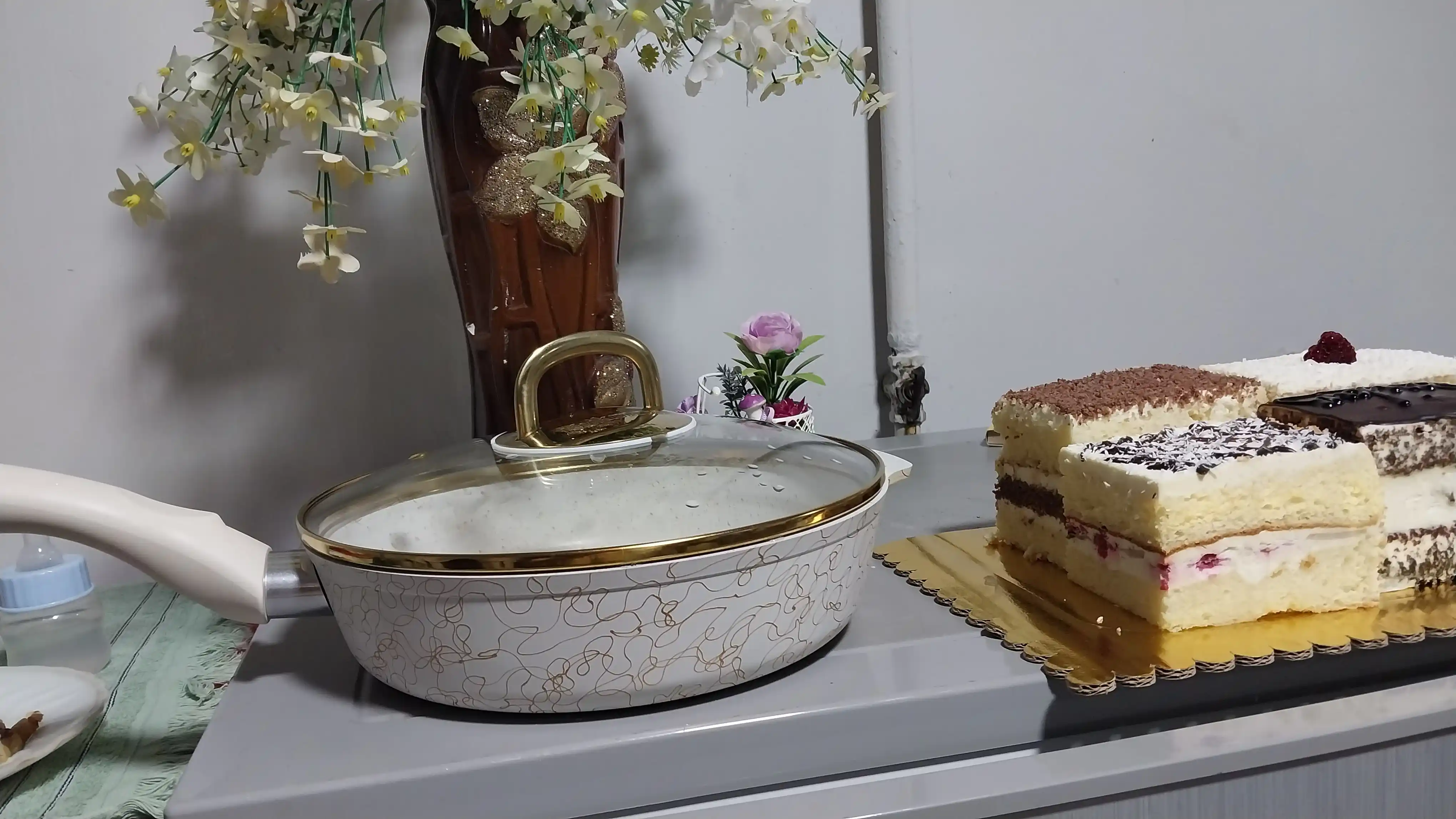 Tova Kukmara Gratsiya shisha qopqoq bilan, yopishmaydigan