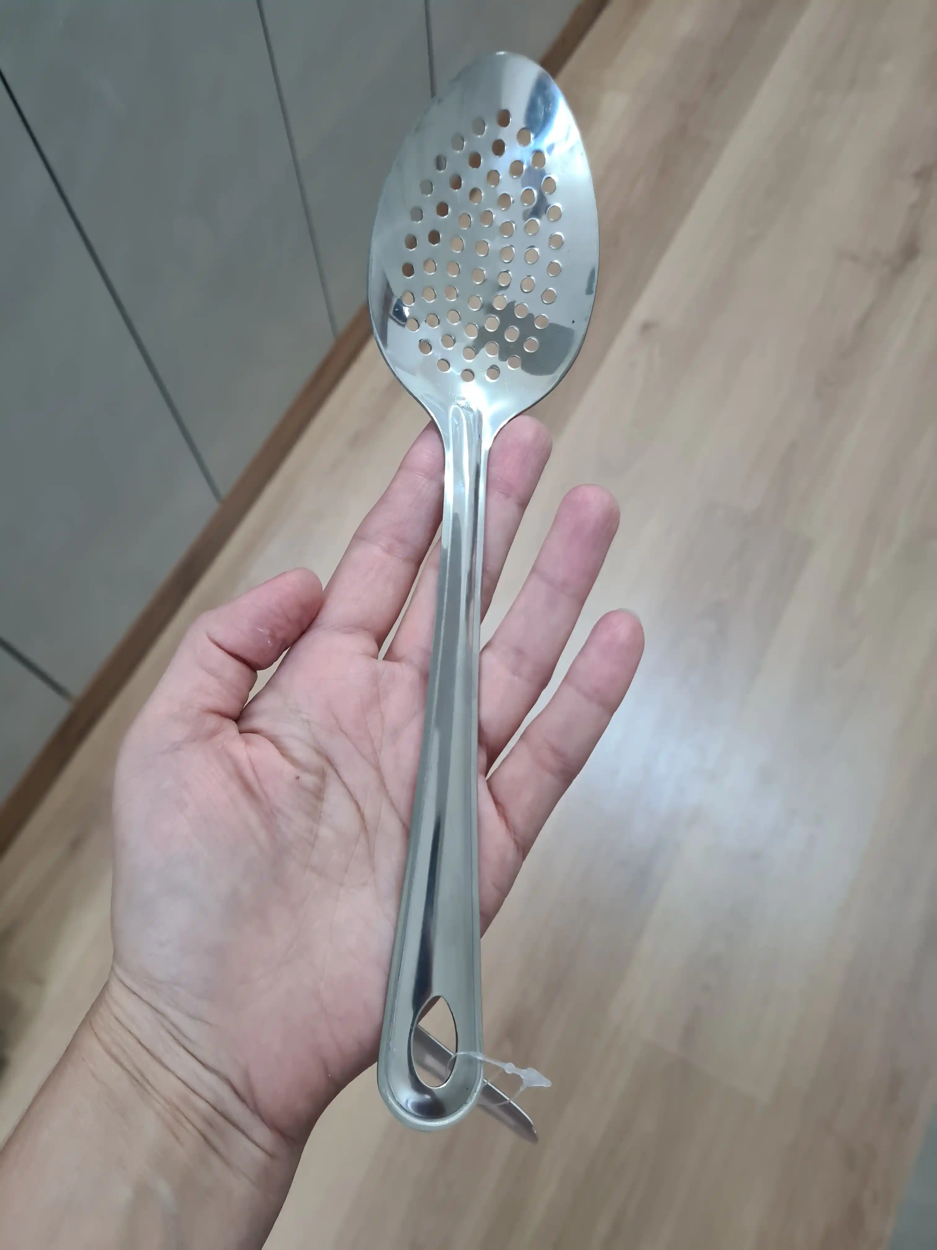 Teshiklar bilan qoshiq 25-6 см