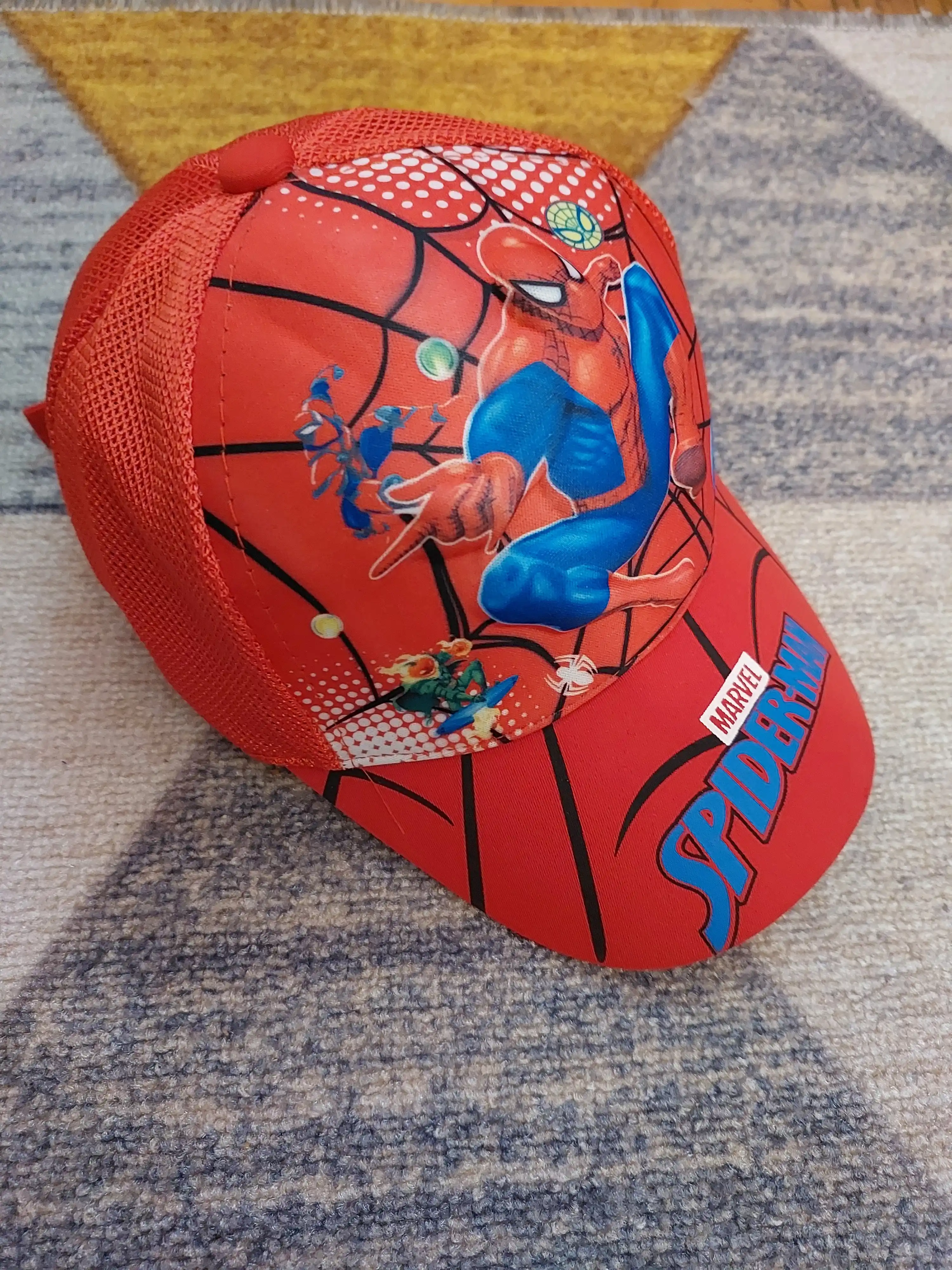 Bolalar kepkasi Spider-Man yozgi
