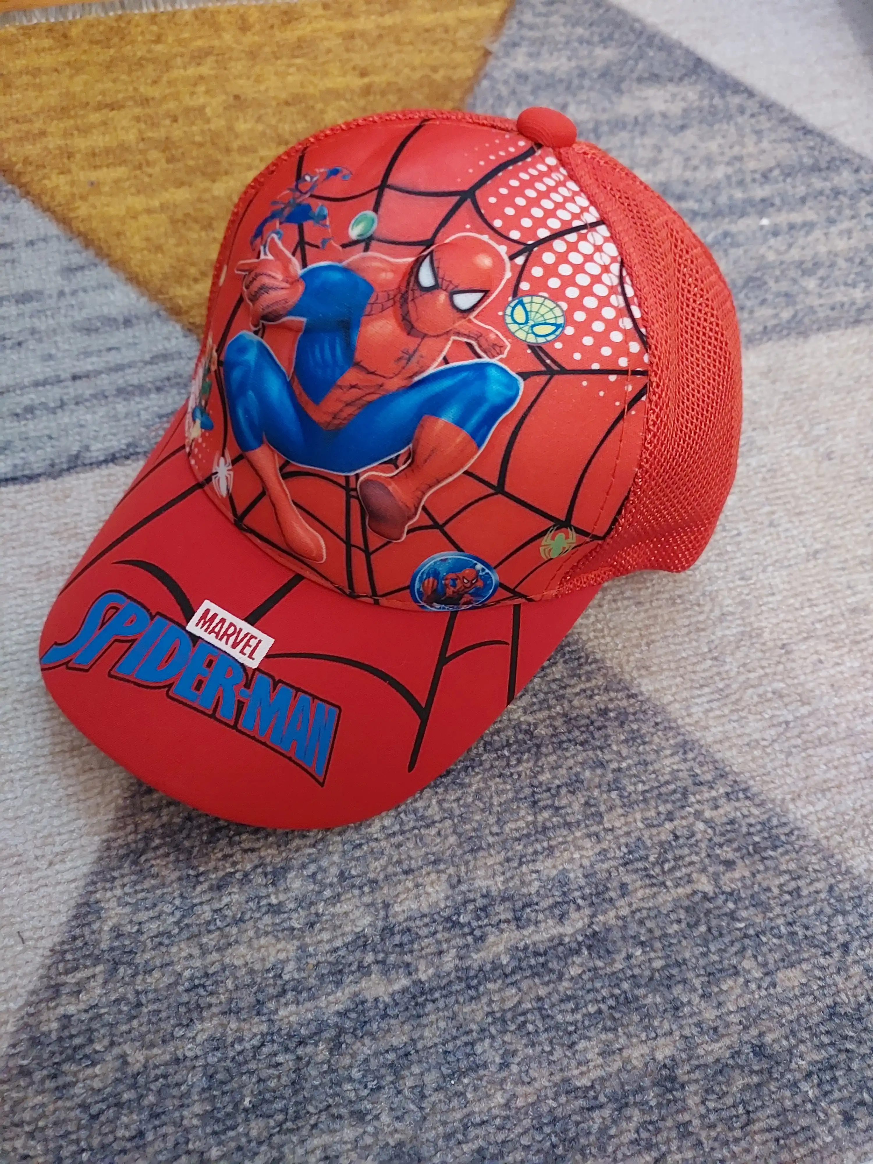 Bolalar kepkasi Spider-Man yozgi