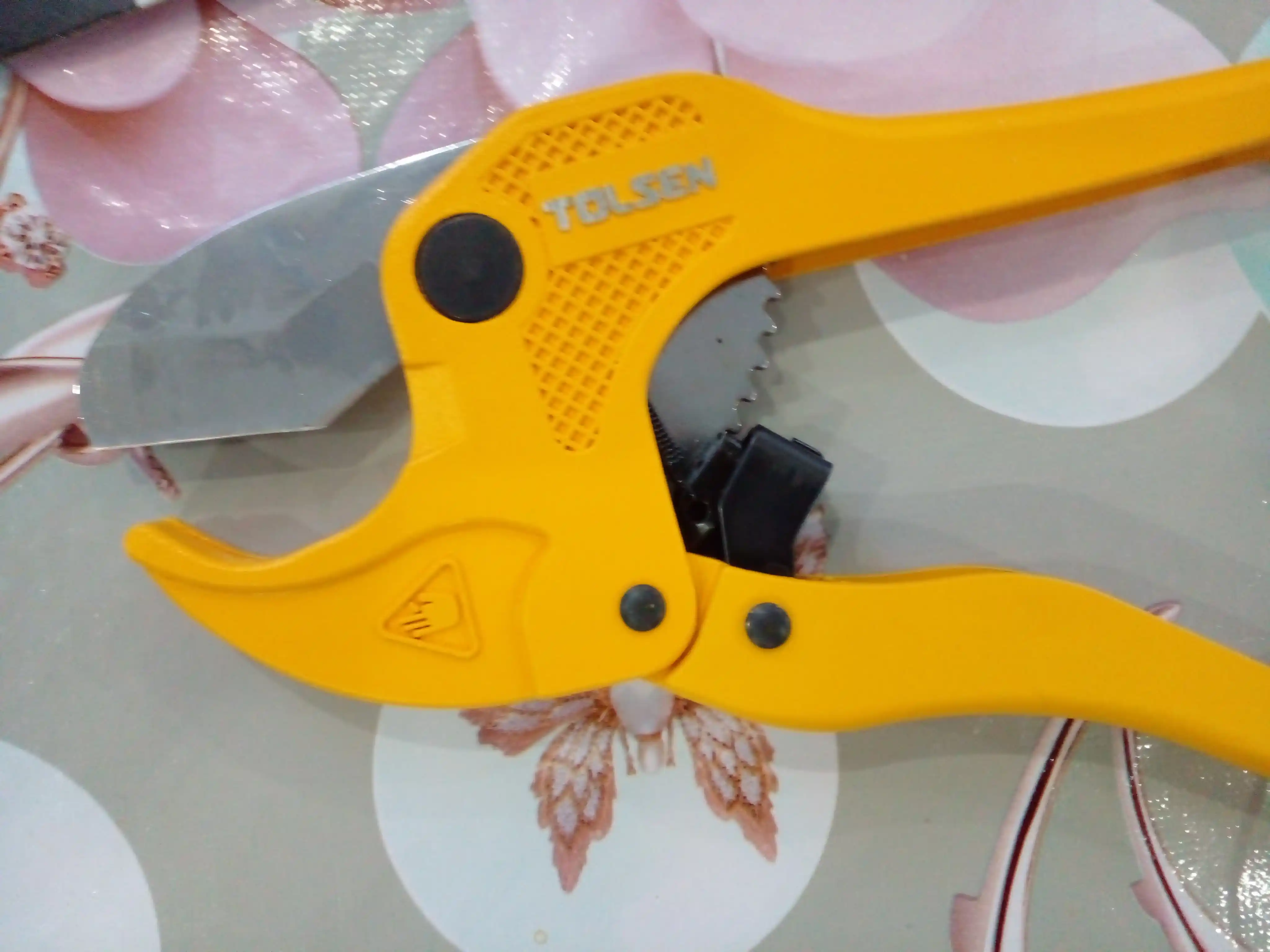 Plastik quvurlarni kesish uchun kesgich, quvur qaychisi, 200 mm  TOLSEN 33100