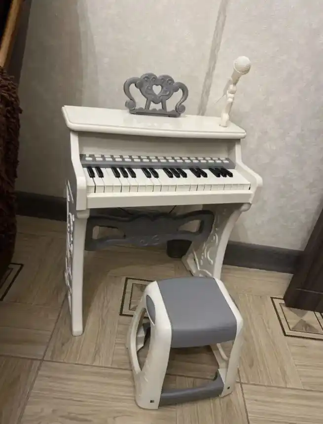Детское пианино с микрофоном