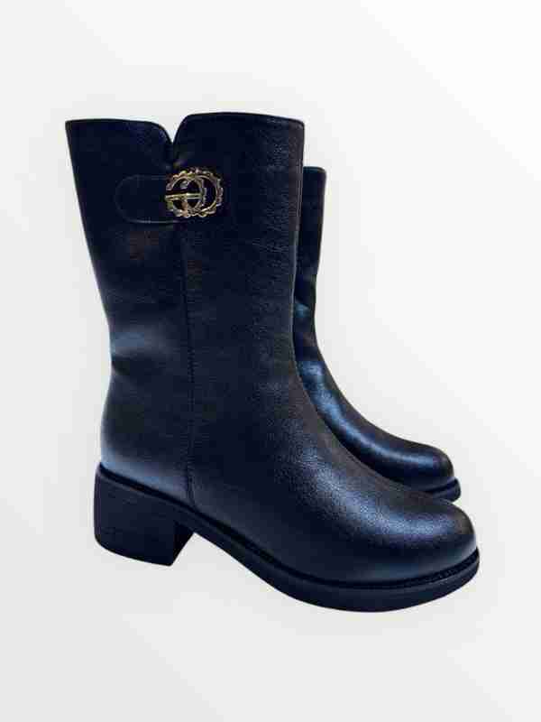 Mushuklar bir-biriga ishqalanishadi