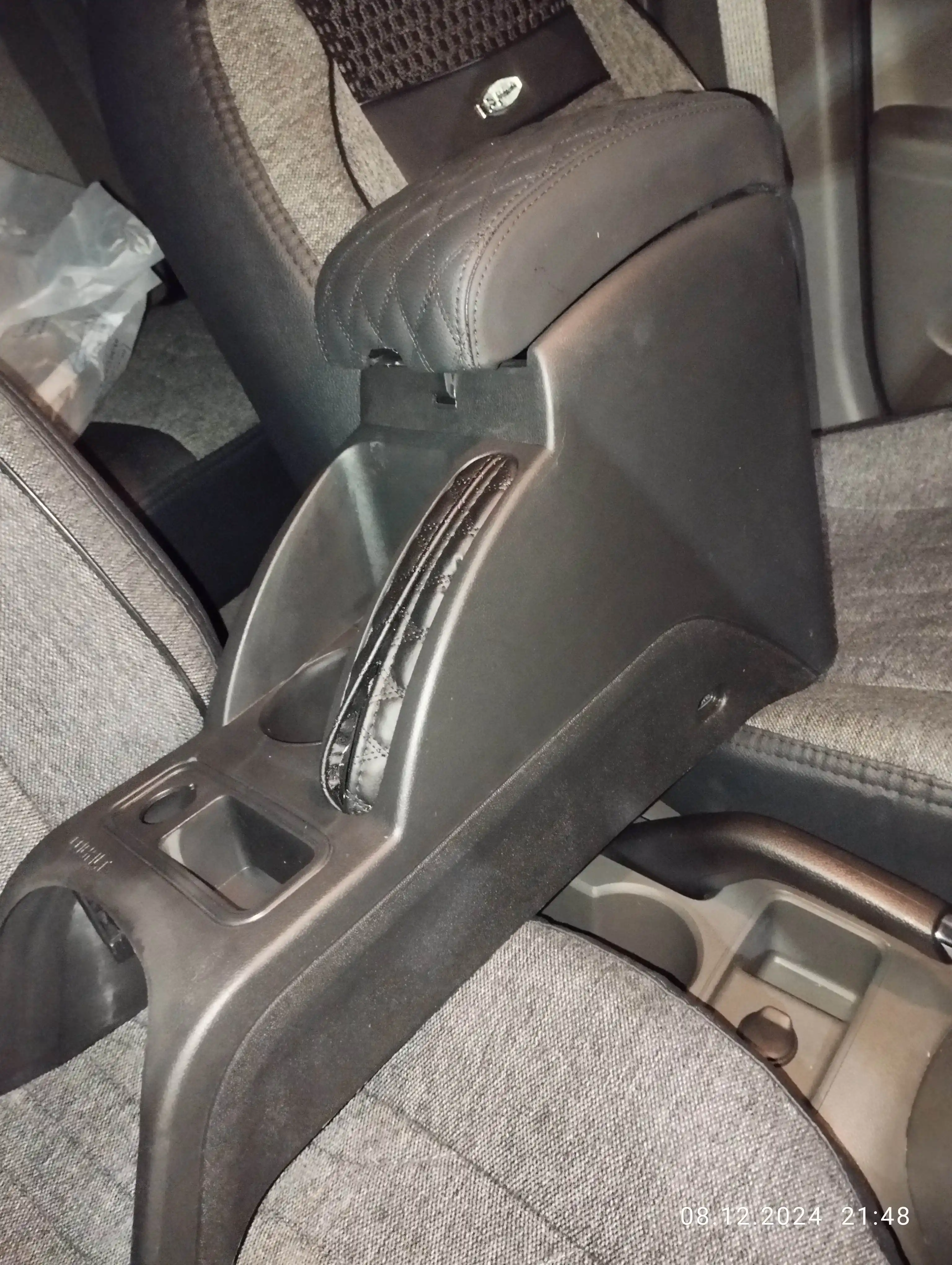 Tirsak yostiqchasi, bar, avtokonsol, Chevrolet Cobalt