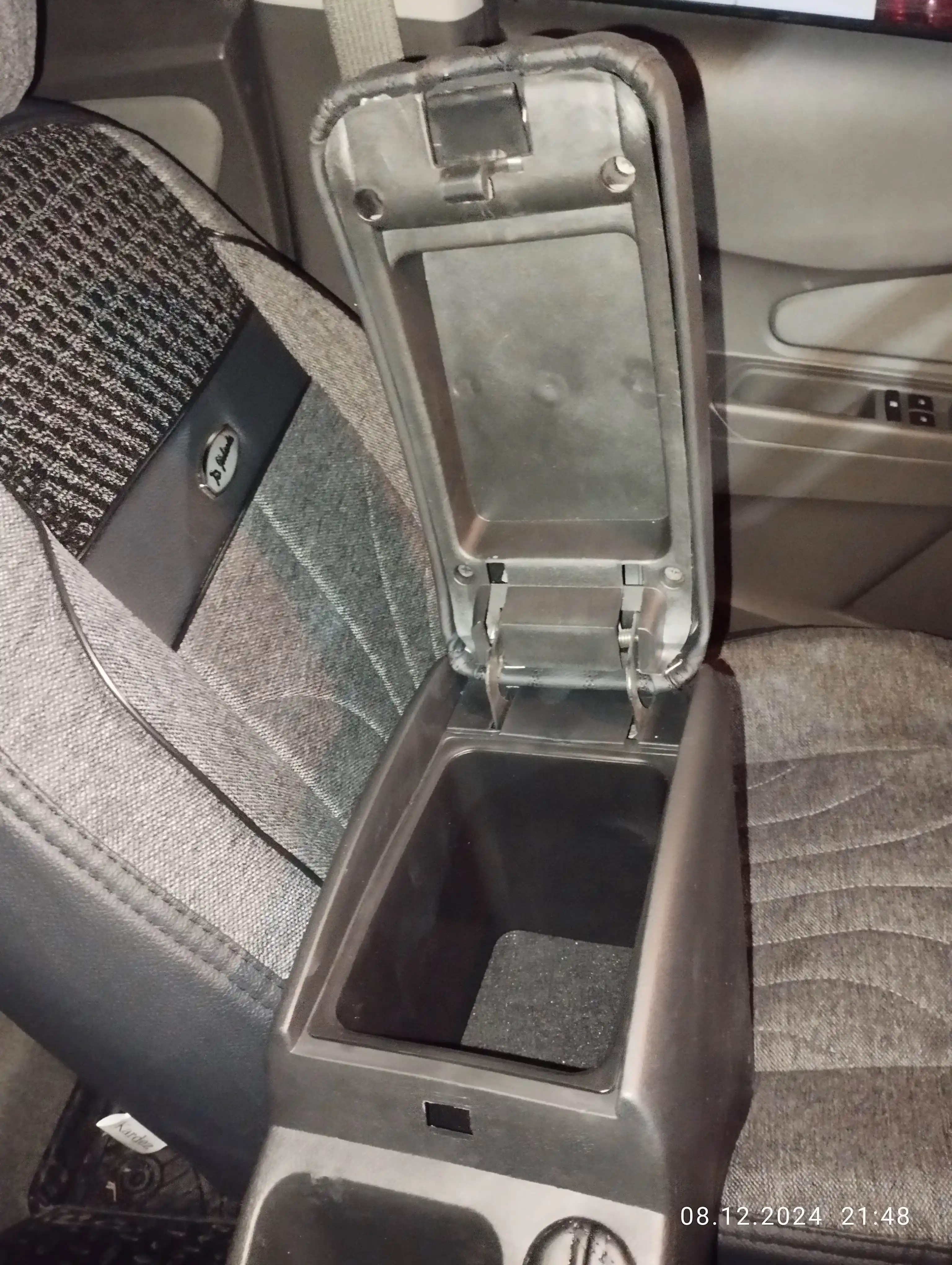Tirsak yostiqchasi, bar, avtokonsol, Chevrolet Cobalt