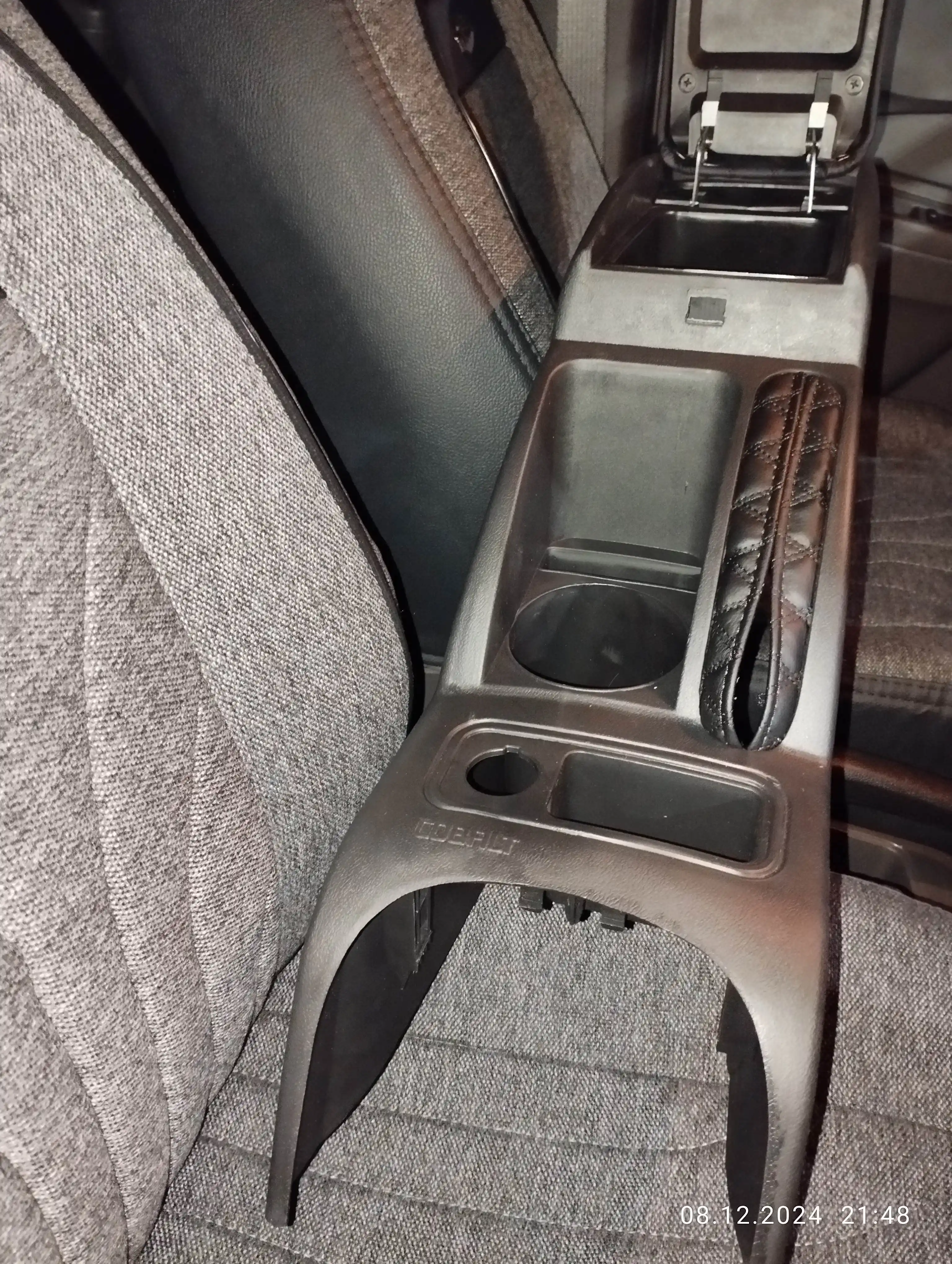 Tirsak yostiqchasi, bar, avtokonsol, Chevrolet Cobalt
