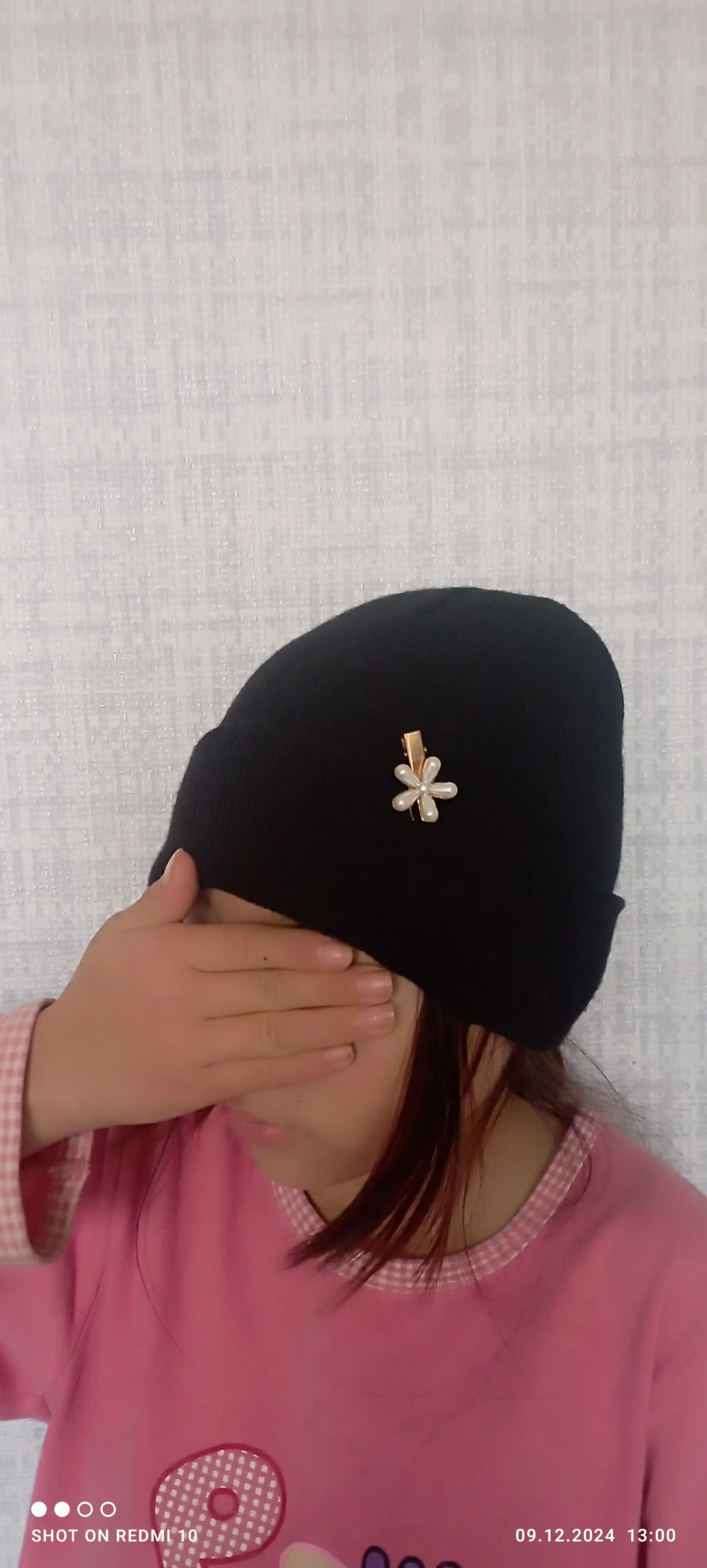 Shapka bini bir rangli trikotaj ayollar uchun