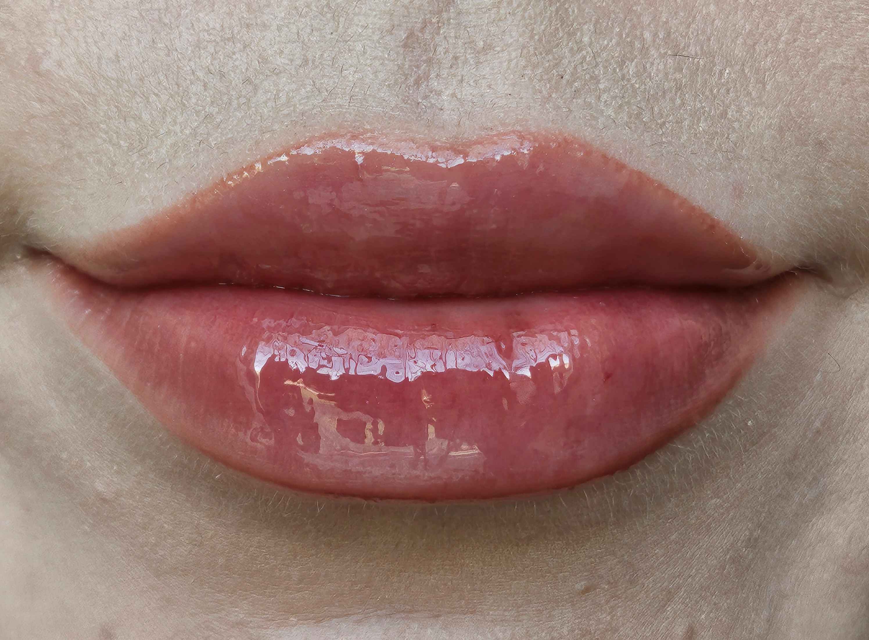 Lablar uchun yog' Eveline Rich Lip Oil, mango, 4.5 m