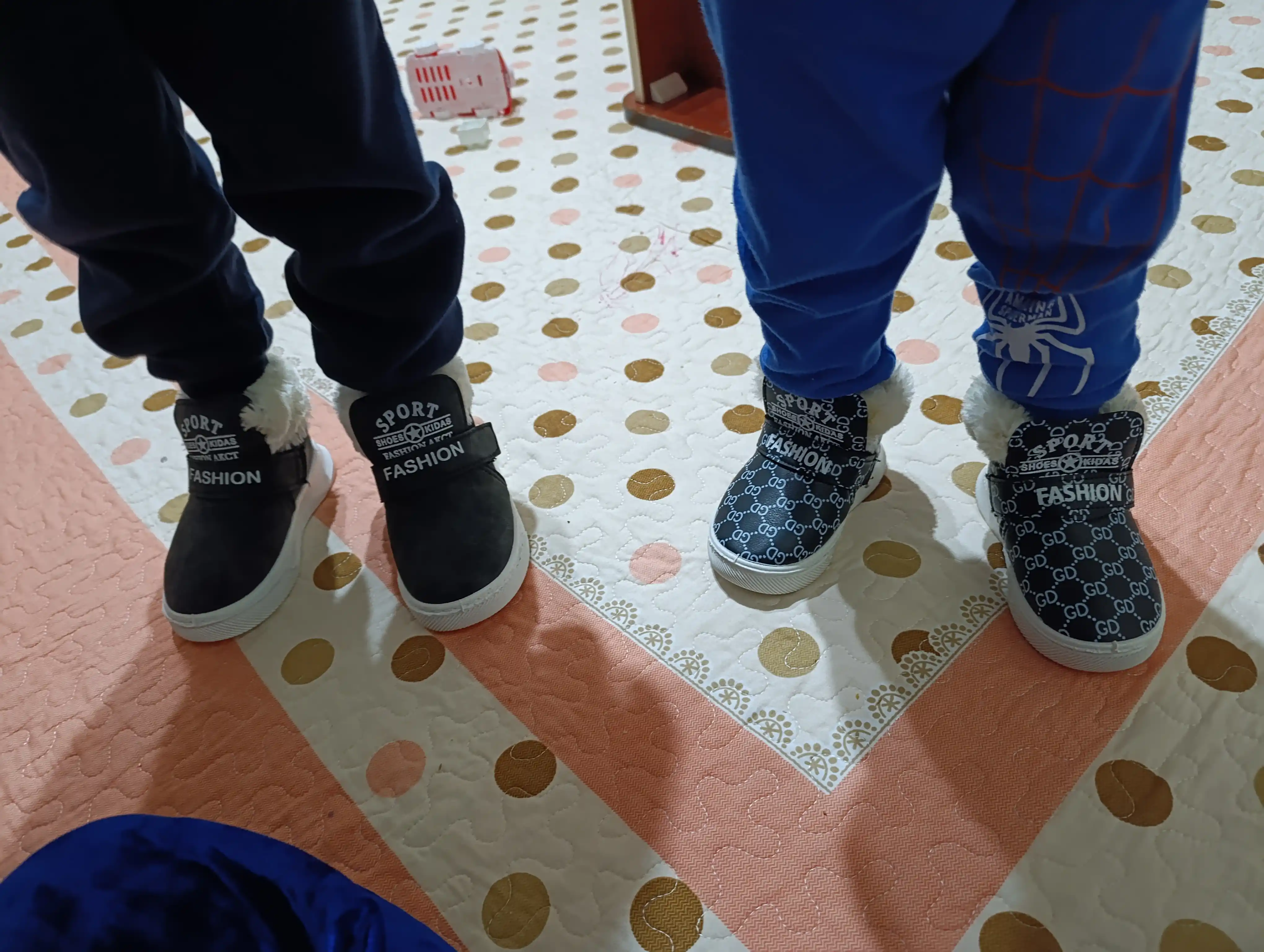 Qizlar va o'g'il bollar uchun issiq junli qishki etiklar