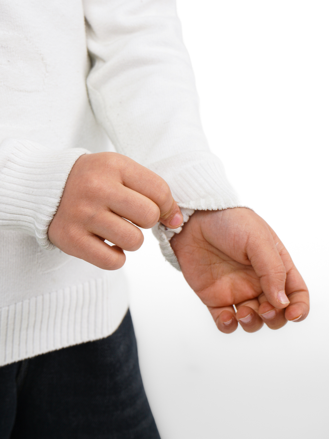 Eshakdagi havaskor qora yigit