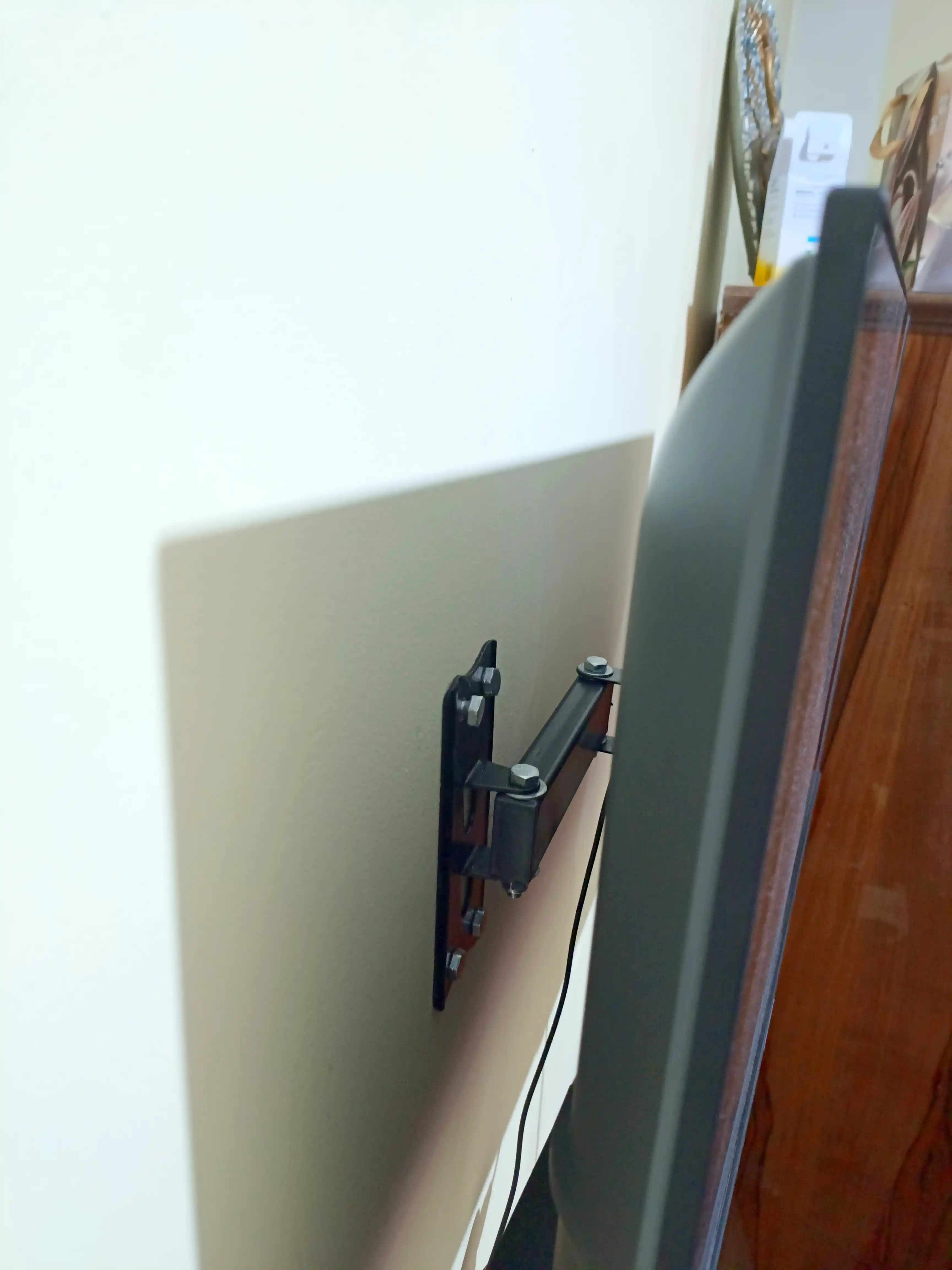 Televizor uchun kronshteyn Innotech Mini 17''-42''