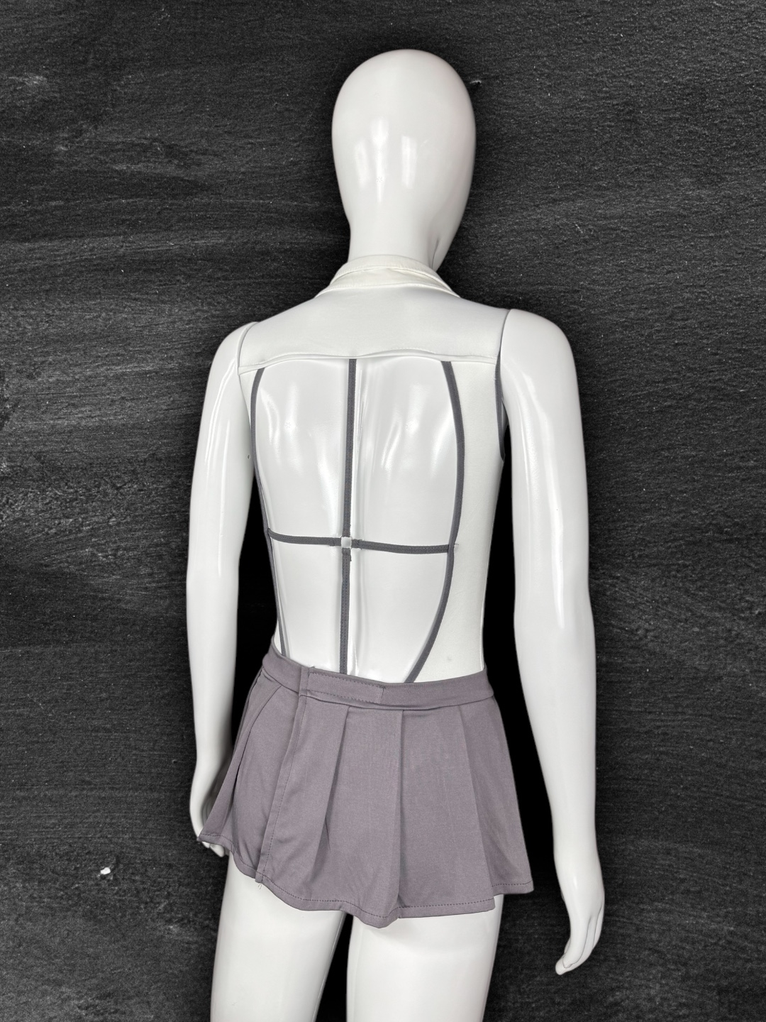 Bokira video bilan eng shafqatsiz jinsiy aloqa Er va dost xotinini sikishdi (porno)