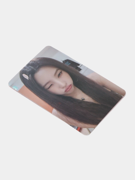 Глиттерние фотокарты с участницей группы G(IDLE) Соён