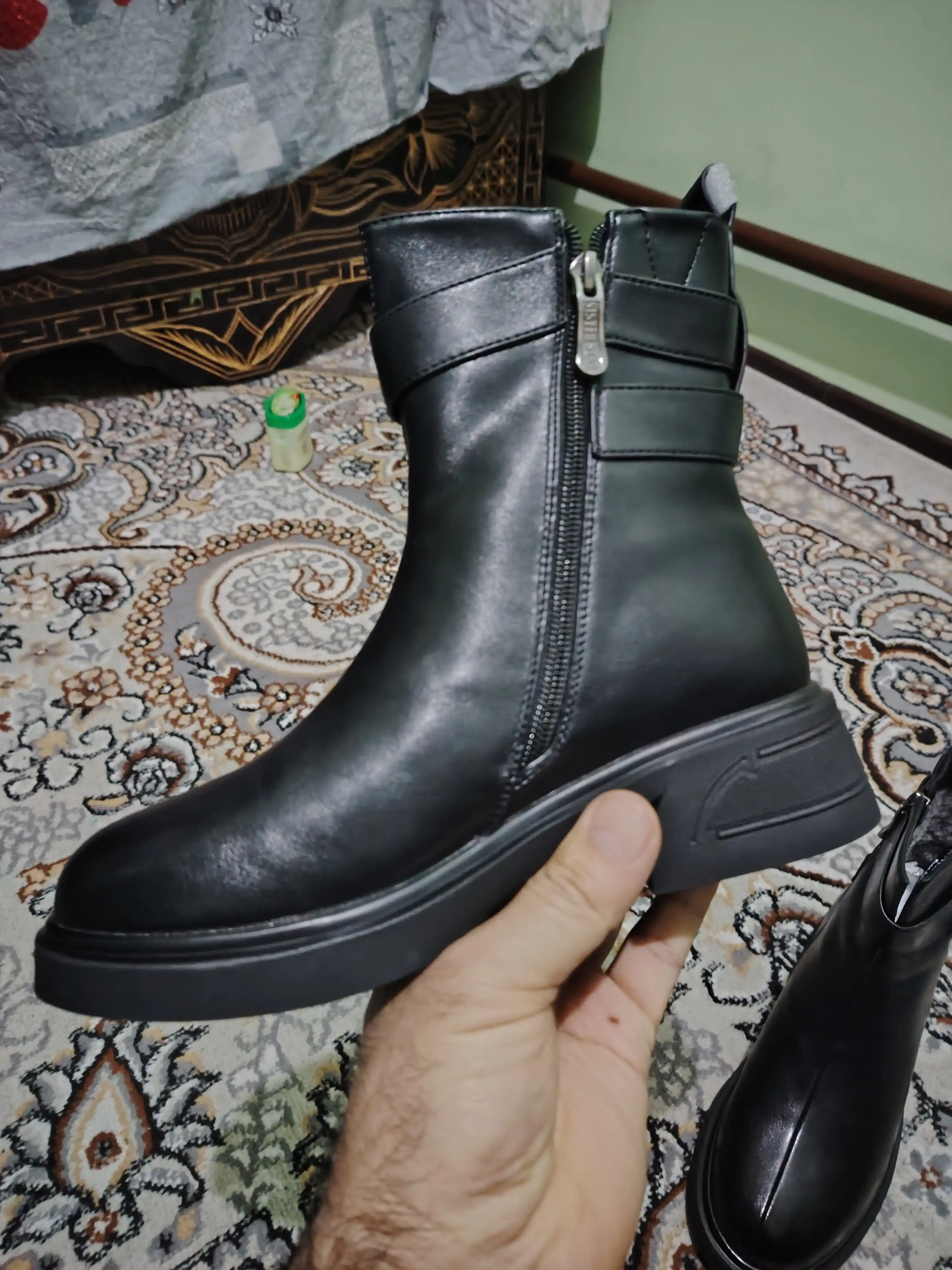 Ayollar qo'nji kalta etiklari past poshnali, zamokli va gel tagligi bilan, kundalik kiyish