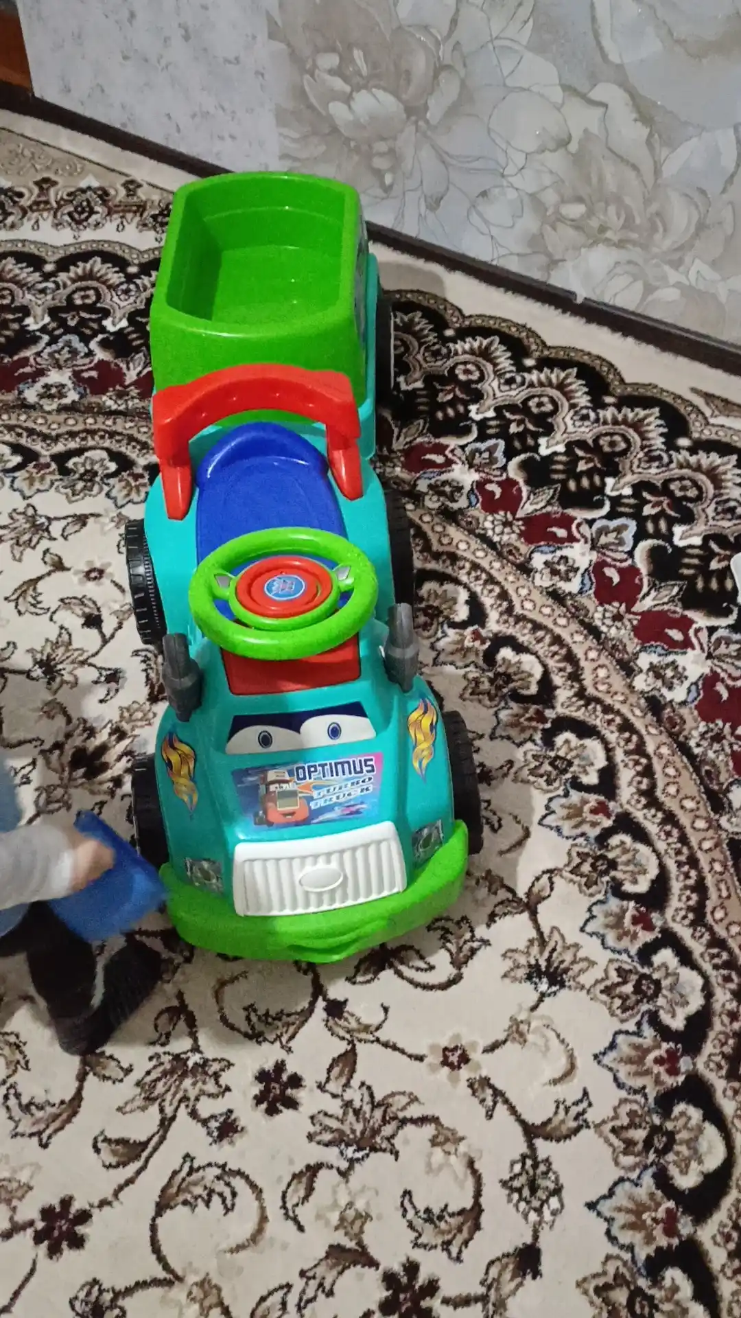 Bolalar uchun plastmassali tirkamali tolokar mashinasi