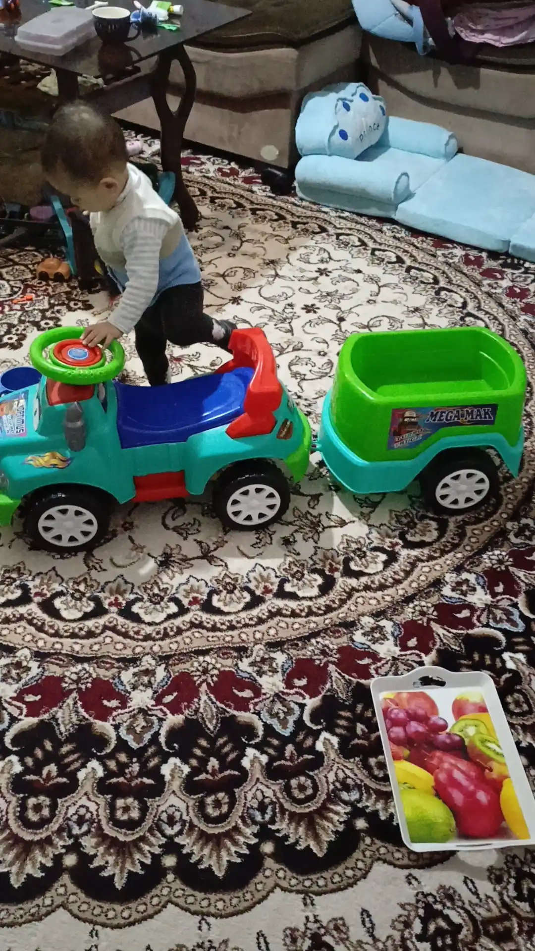 Bolalar uchun plastmassali tirkamali tolokar mashinasi