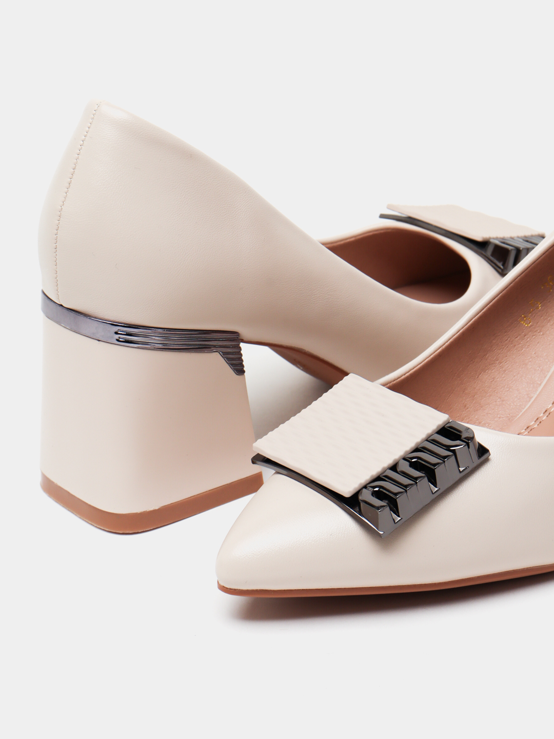 Jinsiy aloqadan oldin qizlar qanday yechinishadi