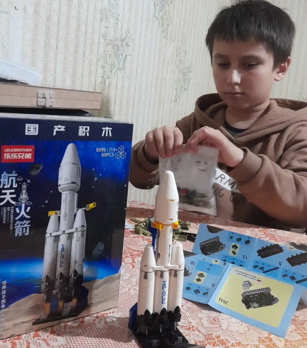 Конструкторы "Cosmo" Ракеты, корабли и космические станции совместим с Lego