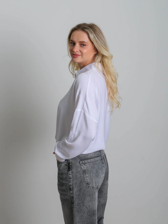 Suniy ipakdan oversize bluzka, yelkasi tushirilgan, S-L