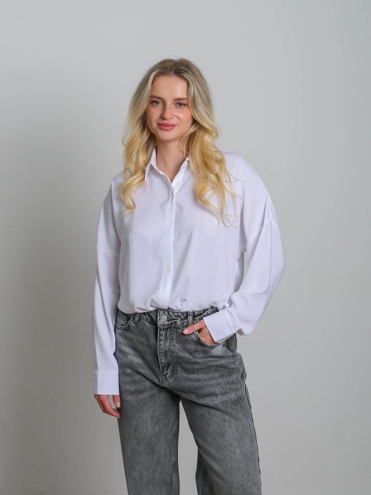 Suniy ipakdan oversize bluzka, yelkasi tushirilgan, S-L