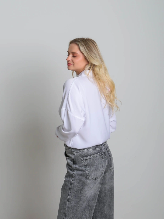 Suniy ipakdan oversize bluzka, yelkasi tushirilgan, S-L