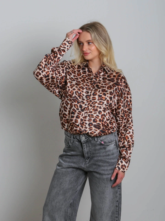 Suniy ipakdan oversize bluzka, yelkasi tushirilgan, S-L