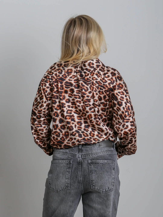 Suniy ipakdan oversize bluzka, yelkasi tushirilgan, S-L