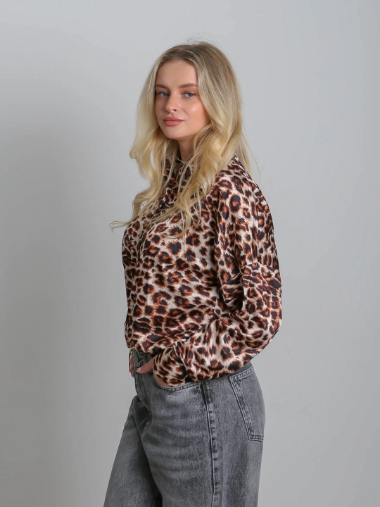 Suniy ipakdan oversize bluzka, yelkasi tushirilgan, S-L