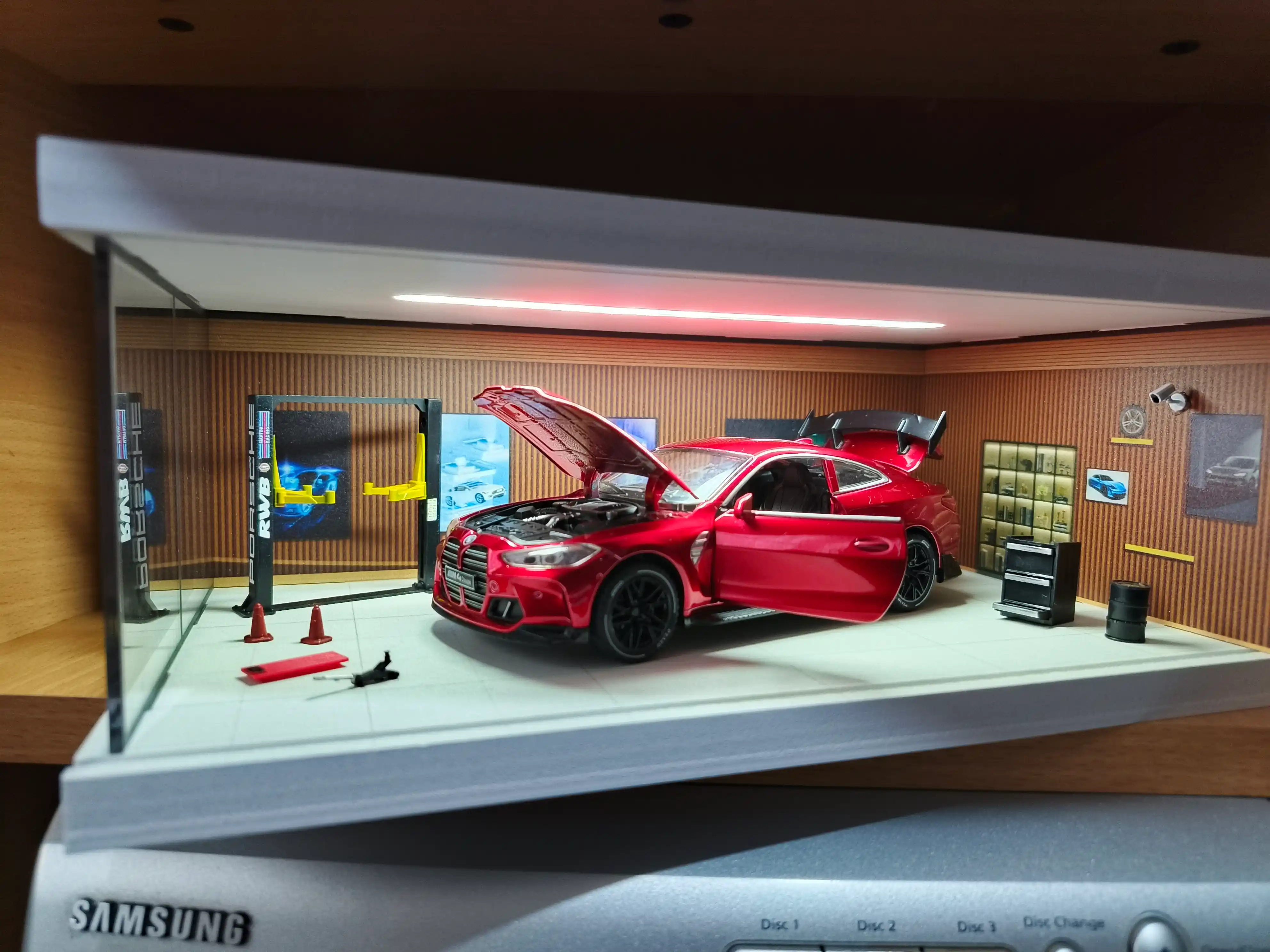Diorama 1:64, Hot Wheels, Mini GT, Tomica va boshqa modellar uchun garaj, LED chiroqlik