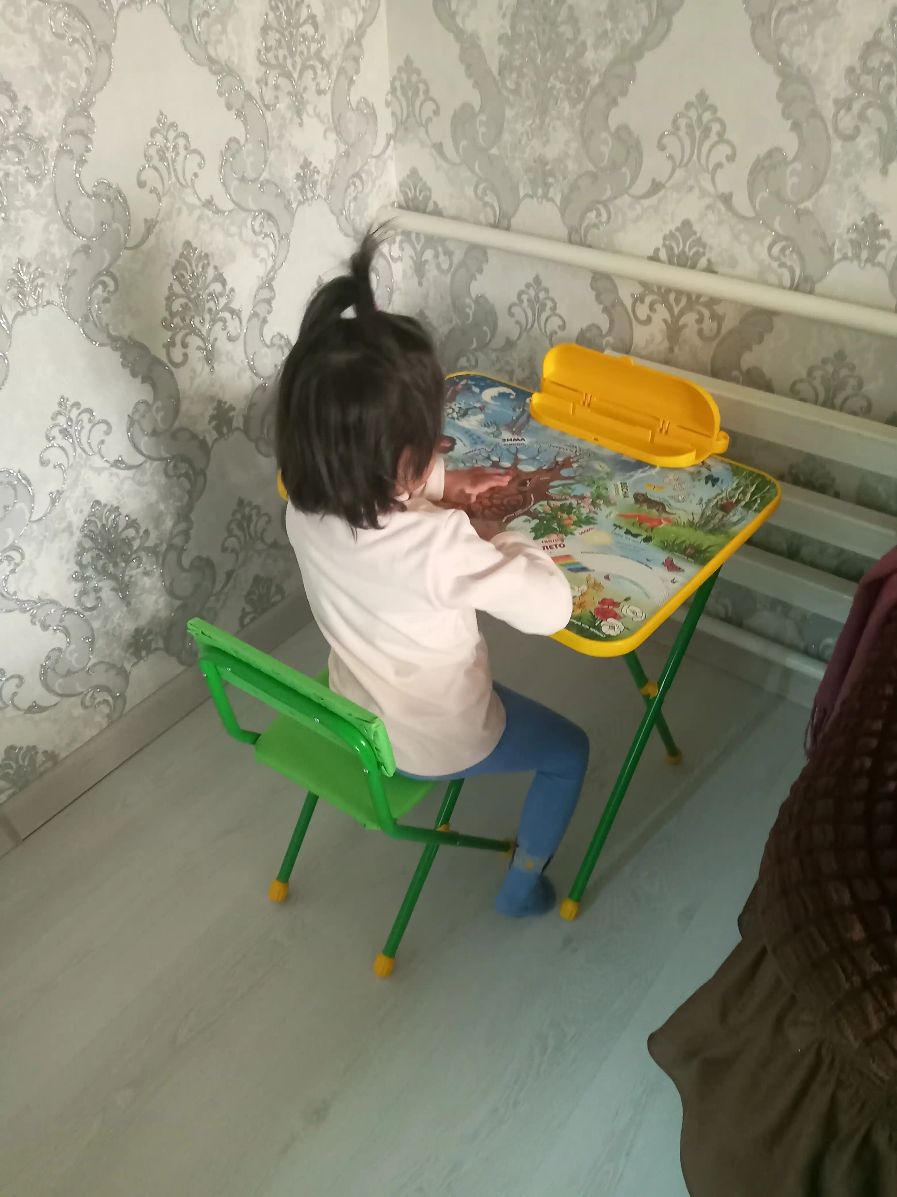 Rivojlantiruvchi toplam, yigma stol va stul Nika Kids KP2, 3-7 yoshdagi bolalar uchun
