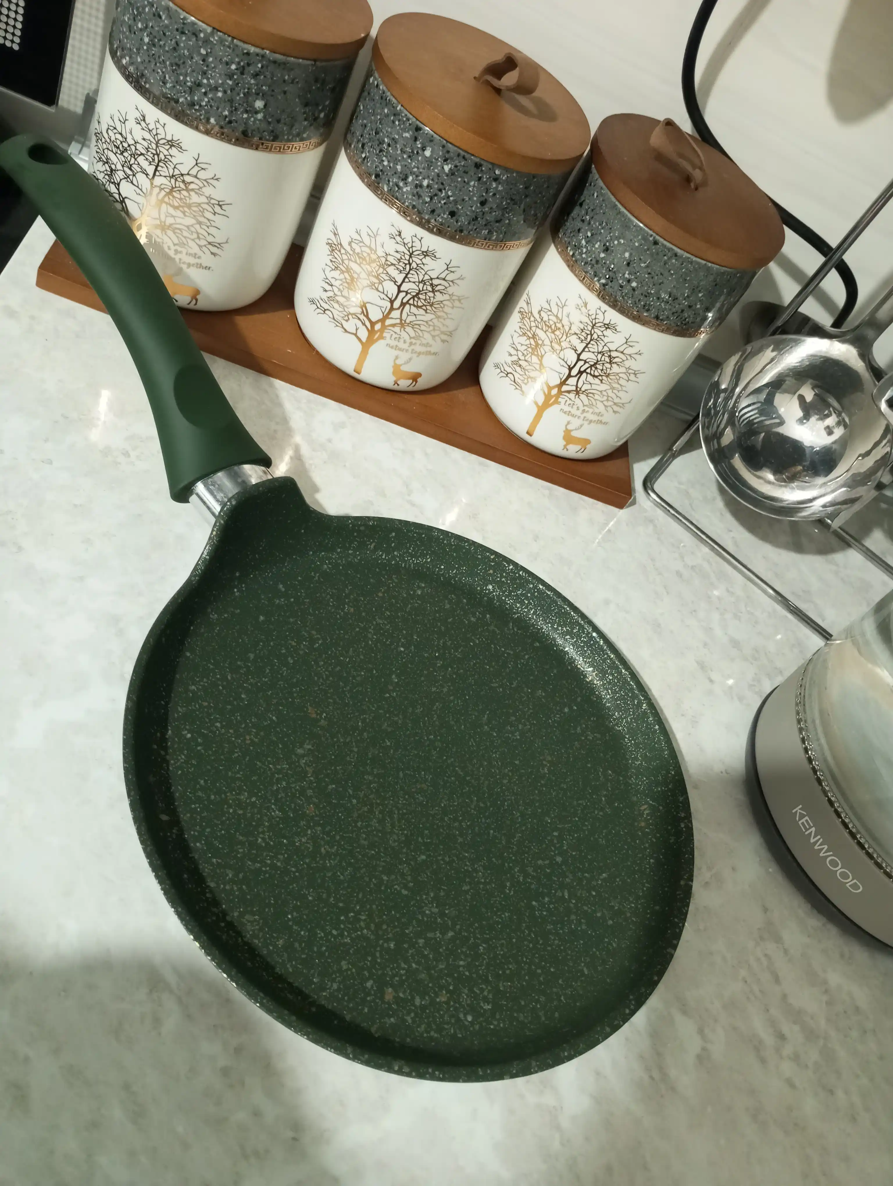 Blinchik qovuradigan tova tutqich bilan Kukmara Trendy Style, malachite