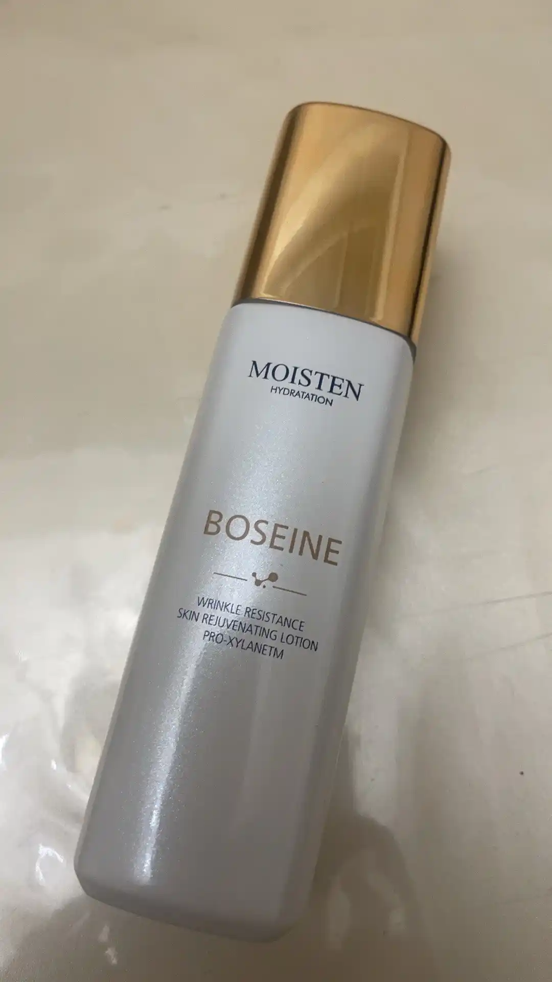 Молочко Boseine Essence омолаживает, увлажняет и предотвращает сухость кожи всего тела