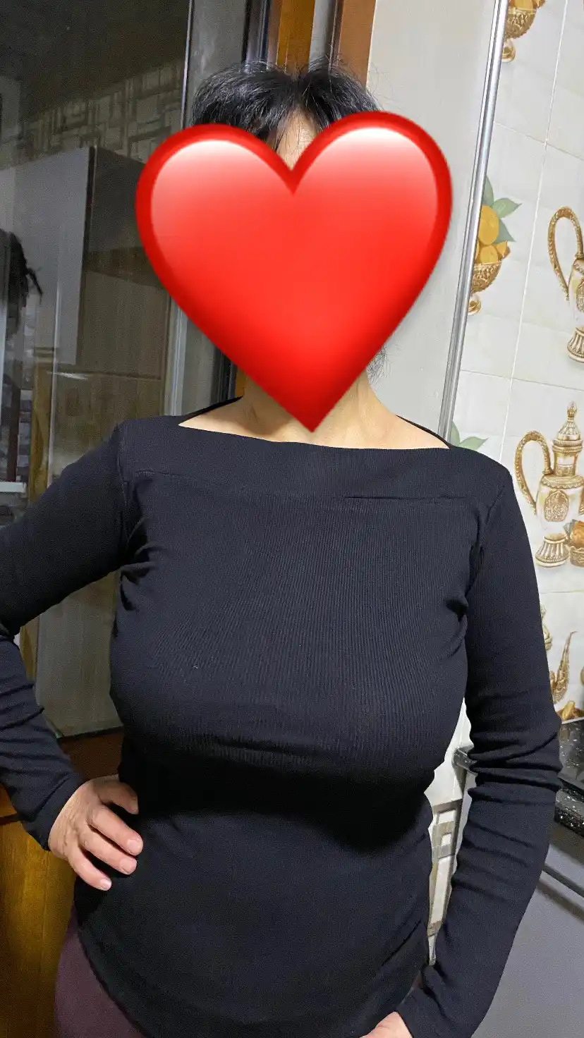 Longsliv ayollarga mo'ljallangan, yumshoq paxta, qayiq shaklidagi dekolte, o'lchami 40-48