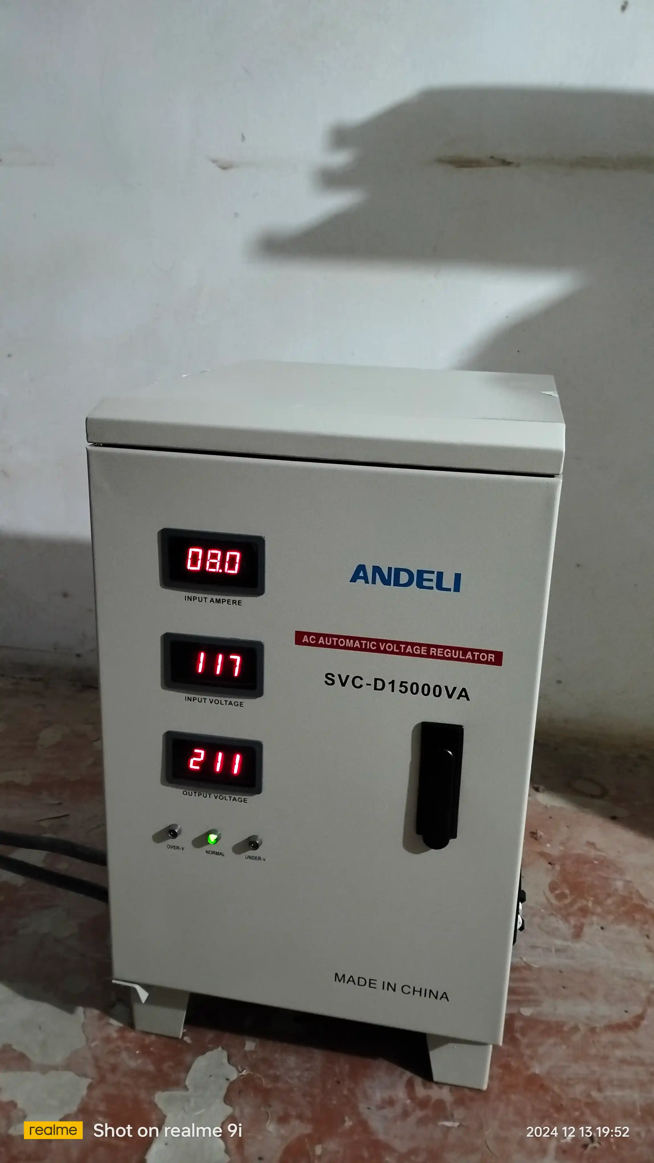 Avtomatik voltaj stabilizatori Andeli SVC-D 15000VA, 15 kW, 220 volt