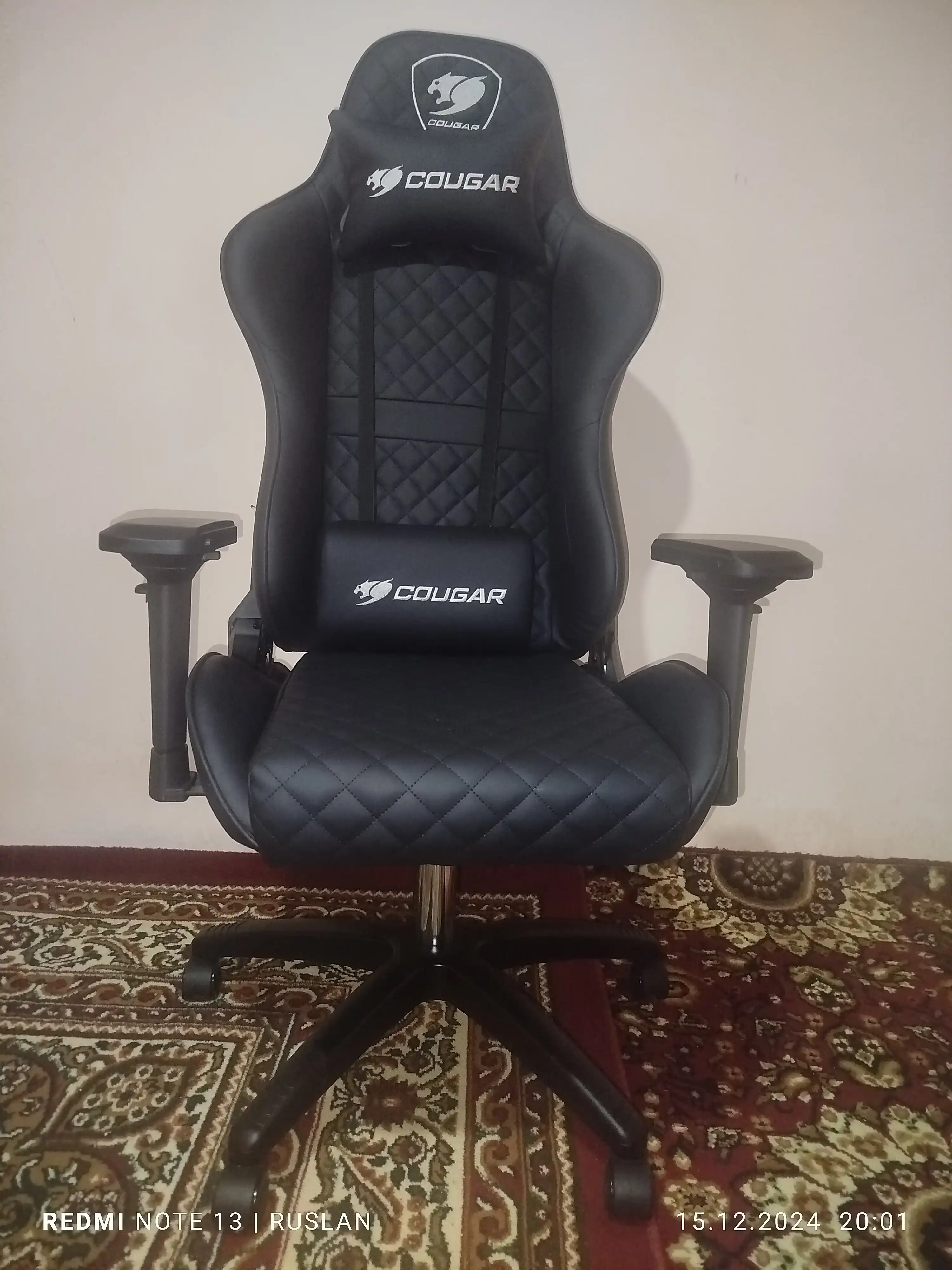 Игровое кресло Cougar Armor ONE, облегающий дизайн, с высокой спинкой