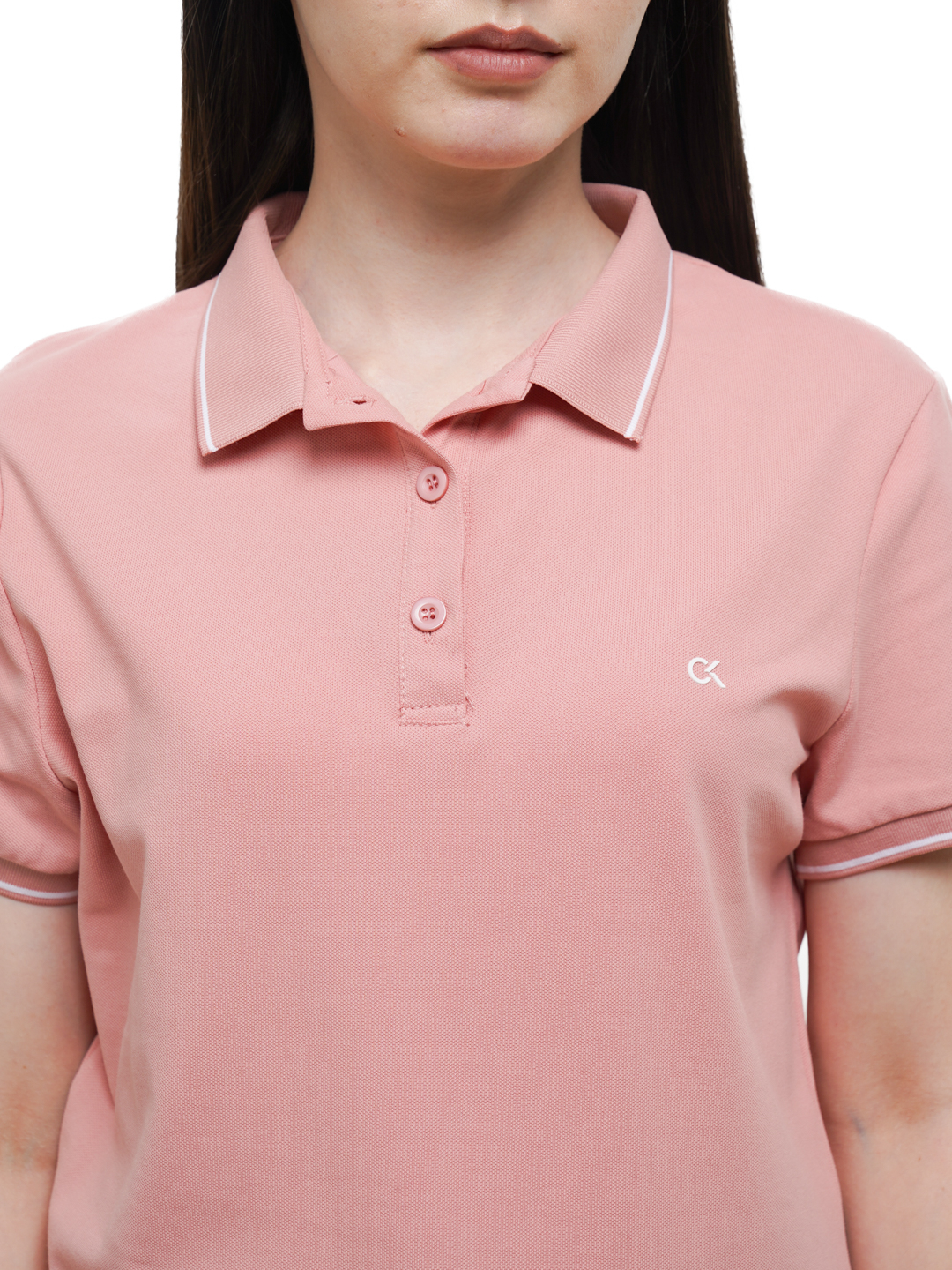 Kseniya Sobchakning yalangoch mushuk surati Jumdagi teshikni yalash