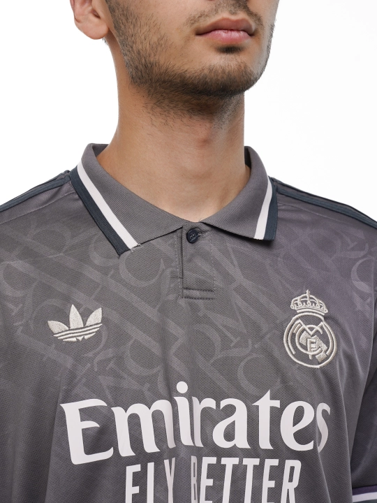 Real Madrid futbol formasi, 2025–2026 yilgi, safar va uy o‘yinlari uchun